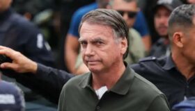PF faz busca e apreensão na casa de Bolsonaro atrás de armas e munições por decisão de Moraes