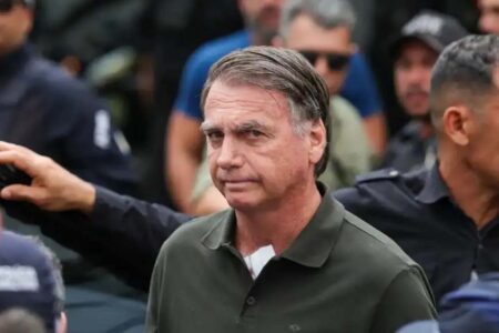 PF faz busca e apreensão na casa de Bolsonaro atrás de armas e munições por decisão de Moraes
