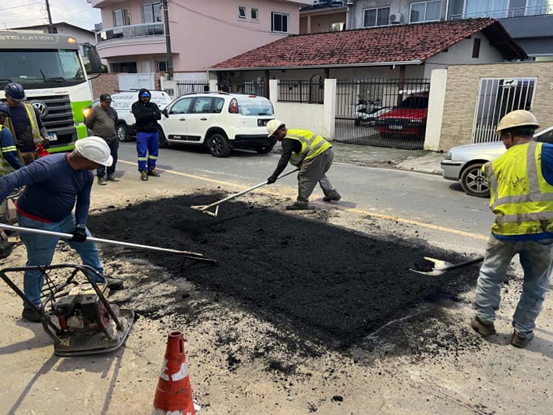 buracos asfalto balneario camboriu