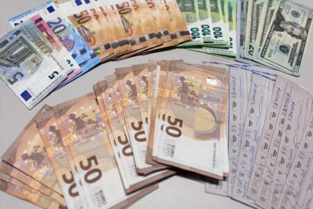 Operação cumpre 17 mandados contra fraudes em licitações e corrupção em municípios catarinenses