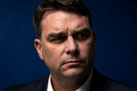 Flávio Bolsonaro recebeu R$ 500 mil de diretor de empresa do esquema do Banco Master