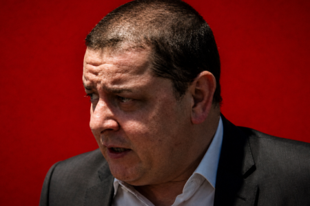 André Mendonça autoriza PF a abrir inquérito para apurar tráfico de influência de Lulinha no governo