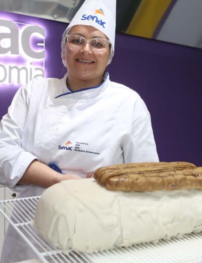 Equipe de escola gastronômica gaúcha produz maior camafeu do mundo