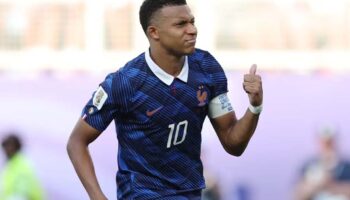 Com gol de pênalti, França supera retranca do Paraguai e avança às quartas