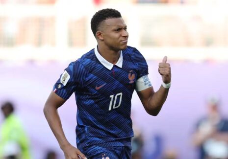 Com gol de pênalti, França supera retranca do Paraguai e avança às quartas