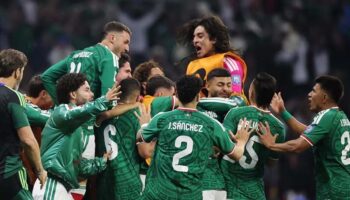 México é empurrado por Azteca enlouquecido, aniquila Equador e vai às oitavas da Copa