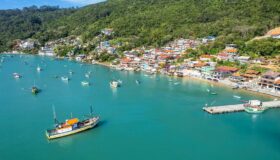 Vila do Araçá, em Porto Belo, está entre os sete destinos brasileiros finalistas do selo ‘Melhores Vilas Turísticas’ da ONU Turismo