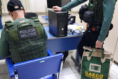 Operação apura suposto uso de cargos públicos para obtenção de vantagens particulares no Oeste de SC