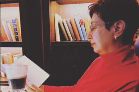 Maria José Carvalho de Souza lança ‘À Sombra da Sapoteira’ na Biblioteca Pública de Santa Catarina
