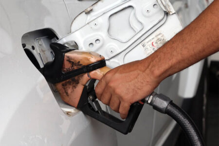 Petrobras volta atrás e cancela reajuste da gasolina horas após anúncio