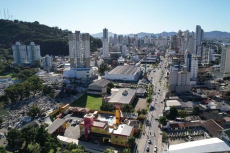 TCE suspende contratação de R$ 35 milhões para gestão de eventos oficiais em Itajaí