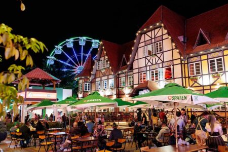 Oktoberfest: tradição germânica movimenta Blumenau