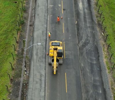 Obras das terceiras faixas na SC-418, na Serra Dona Francisca, entram na reta final