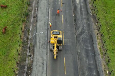 Obras das terceiras faixas na SC-418, na Serra Dona Francisca, entram na reta final