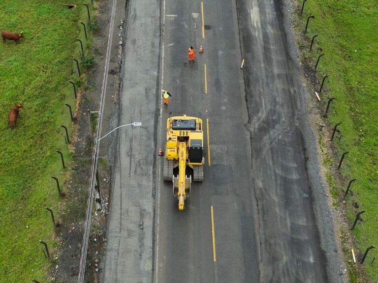 Obras das terceiras faixas na SC-418, na Serra Dona Francisca, entram na reta final
