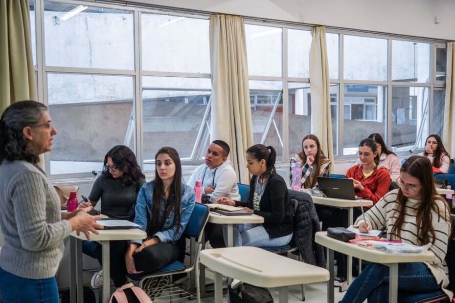 Universidade Gratuita e Fumdesc hojesc