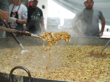 Porto Belo distribui quatro toneladas gratuitas de risoto de camarão e frutos do mar