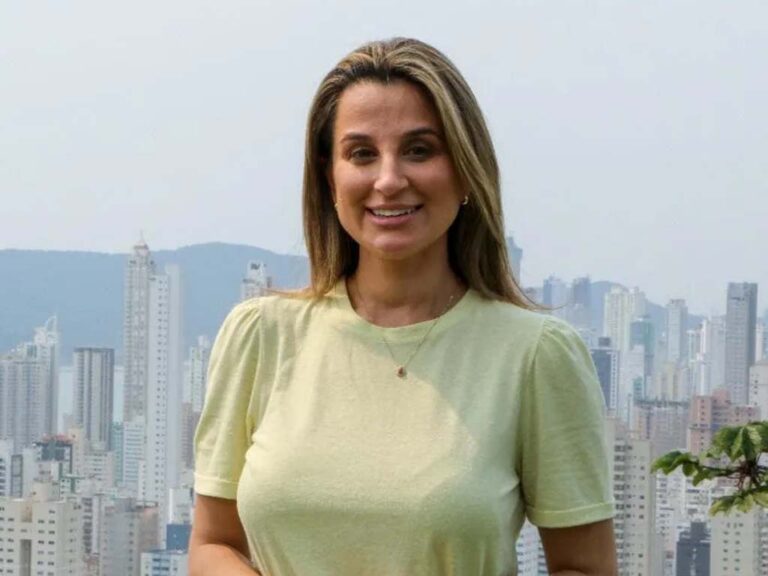 Contrariando Gilberto Kassab, Juliana Pavan declara apoio em Flávio Bolsonaro